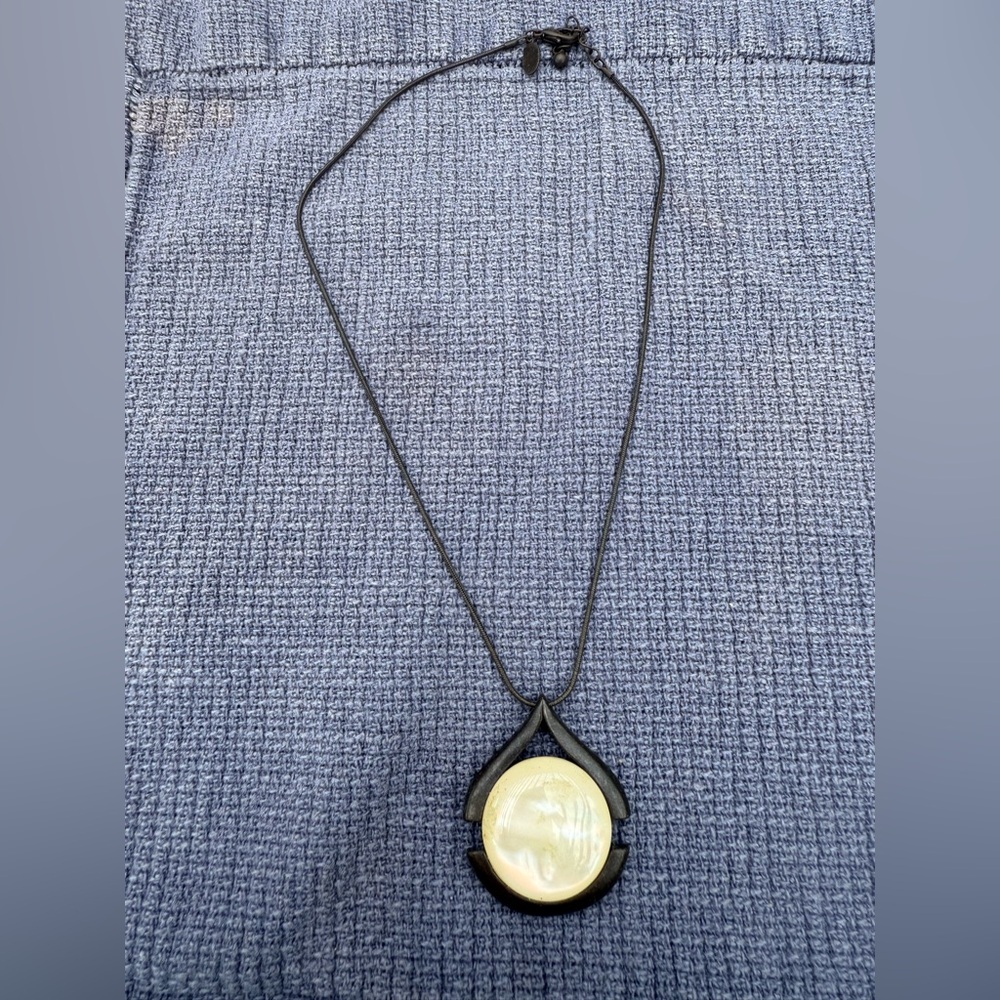 Black and Cream Pendant Necklace